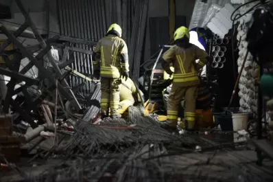 Un operario murió al derrumbarse la estantería con hierros de un corralón en Concepción