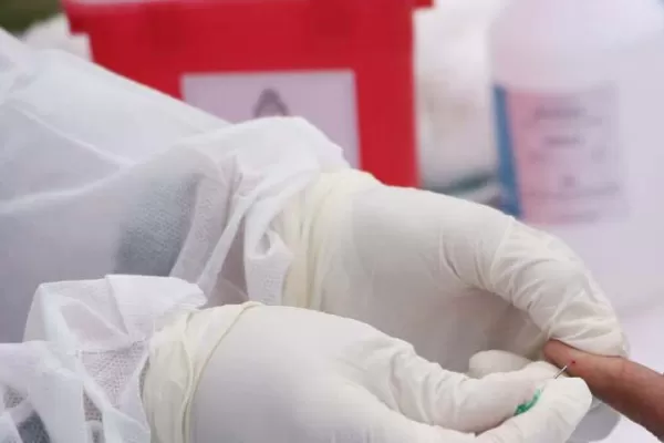 Se hizo un test de coronavirus, le dio positivo y salió a robar: quedó aislado y detenido