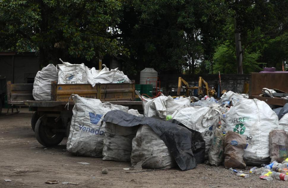 PARA RECICLAR. Cada semana se recogen unos 1.500 kilos de desechos de plástico, vidrio y metal. 