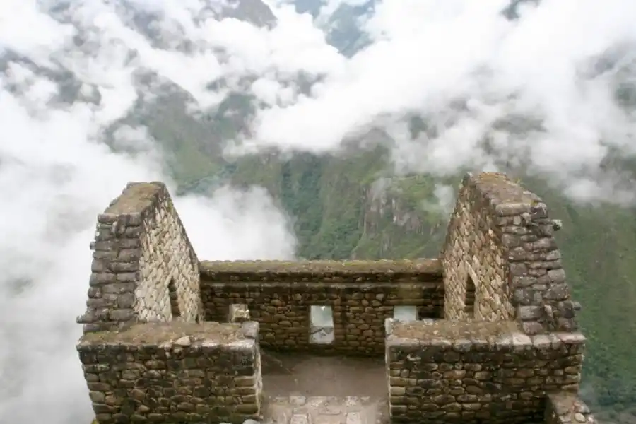 UNA VISTA IMPONENTE. Esta es una de las majestuosas construcciones que todavía se mantienen en pie, aunque han pasado ya varios siglos desde que fueran levantadas en la ciudad sagrada de Machu Pichu.