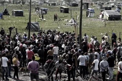 Unos 4.000 policías de la Bonaerense desalojaron los predios usurpados en Guernica