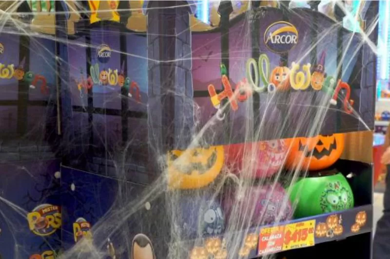 Salud recomienda a los padres no dejar que sus hijos celebren Halloween fuera de casa