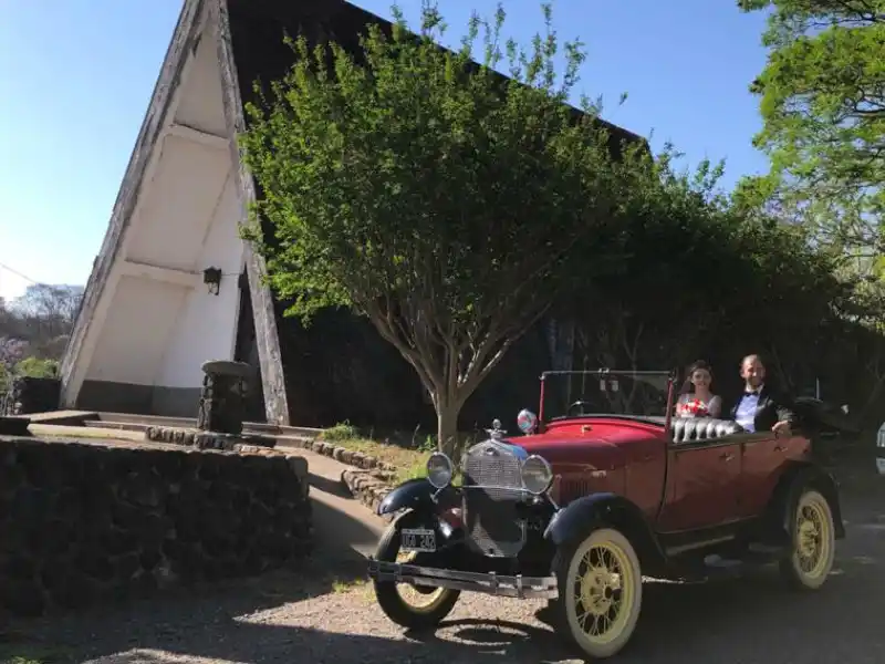 Video: una pareja tucumana se casó en El Cadillal y bailó el vals en el anfiteatro