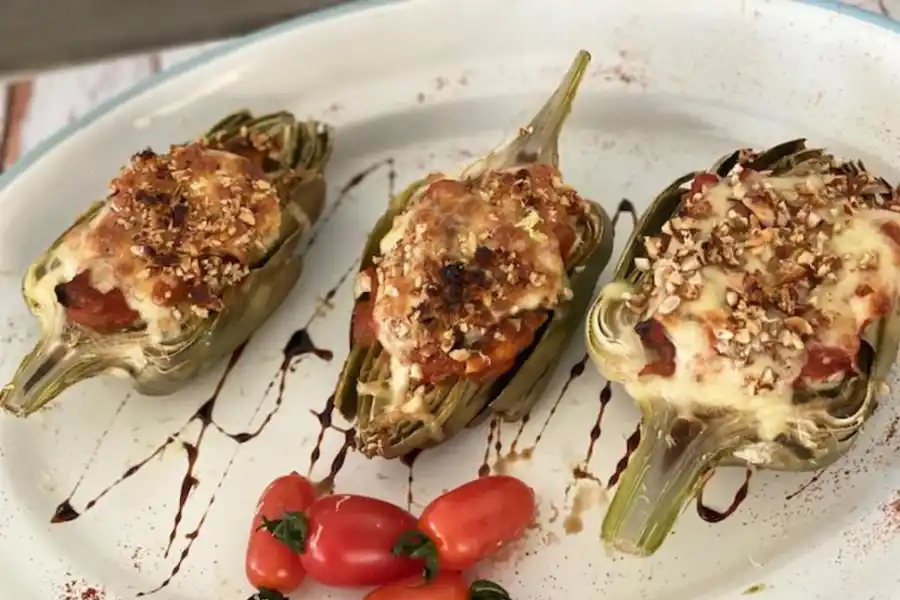 RELLENOS. La receta se completa con una lluvia de almendras picadas. 
