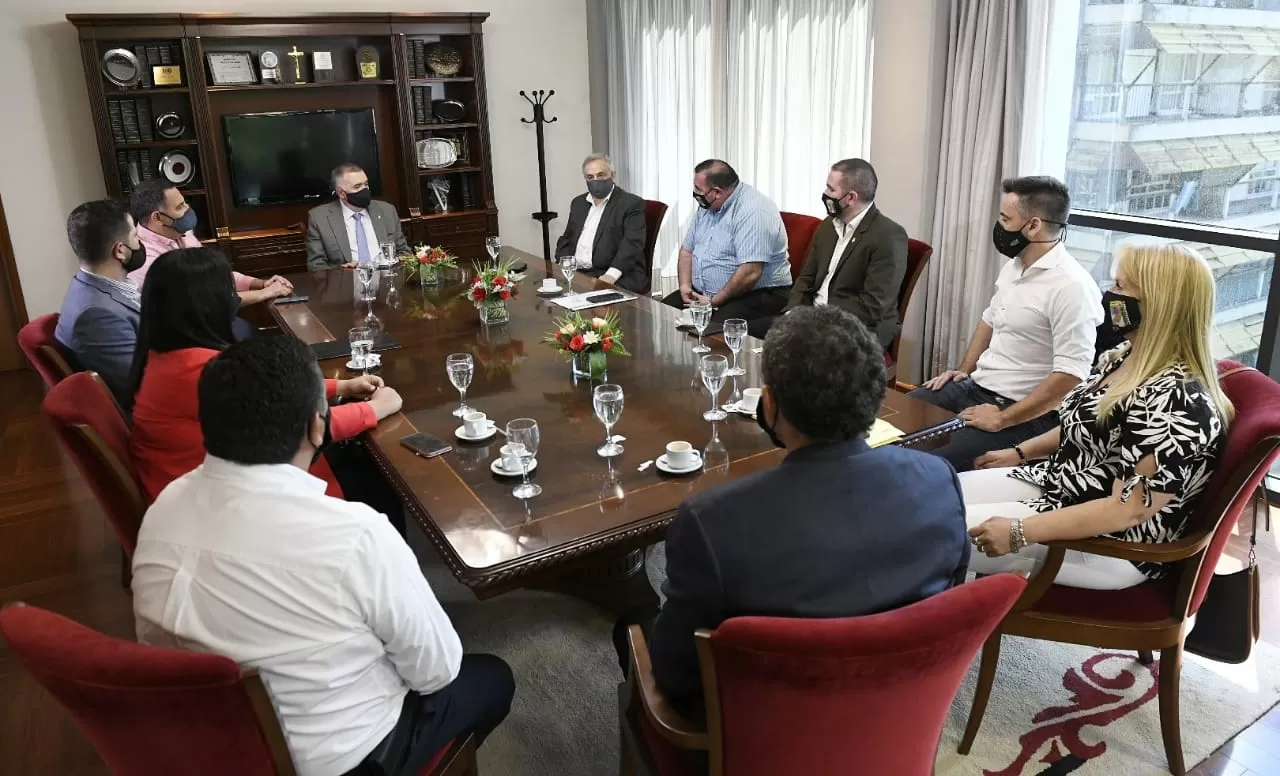 EN REUNIÓN. Jaldo encabezó la mesa de diálogo con legisladores y concejales de Monteros. Foto: Prensa HTL