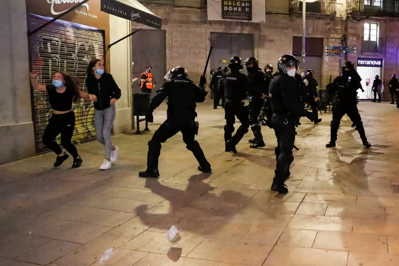 INCIDENTES. Fue una noche violenta en Barcelona.