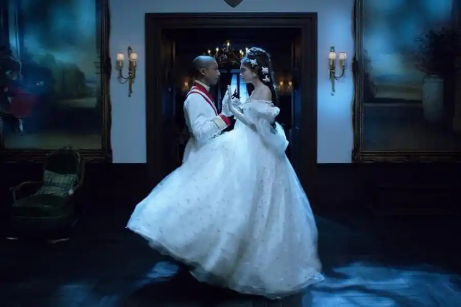 “REENCARNACIÓN”. El clip de un amor que renace a medianoche.