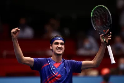 Sonego barrió a Djokovic en Viena