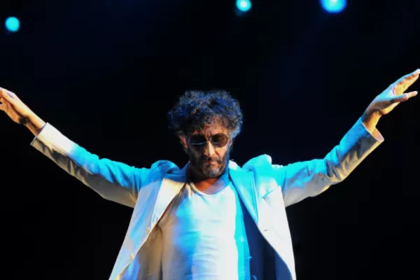 Buscan a un actor que interprete al músico Fito Páez en una serie para Netflix