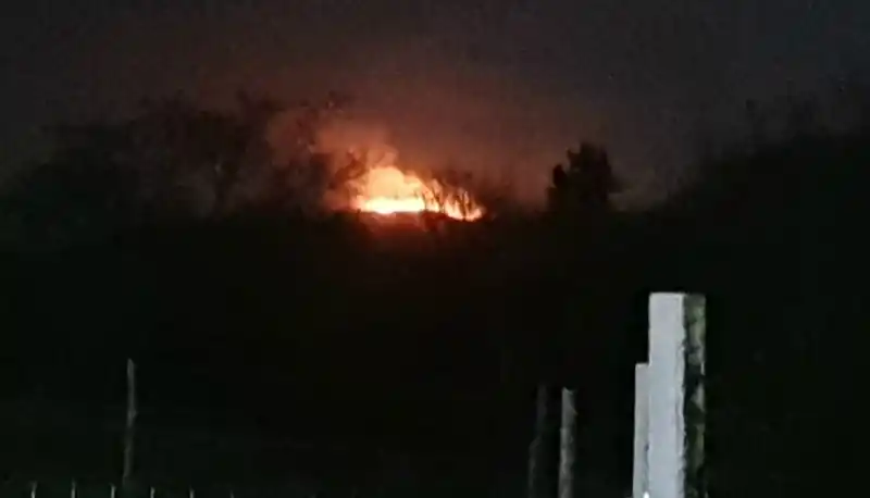 FUEGO EN EL CADILLAL. En la zona de Altos de Medina.