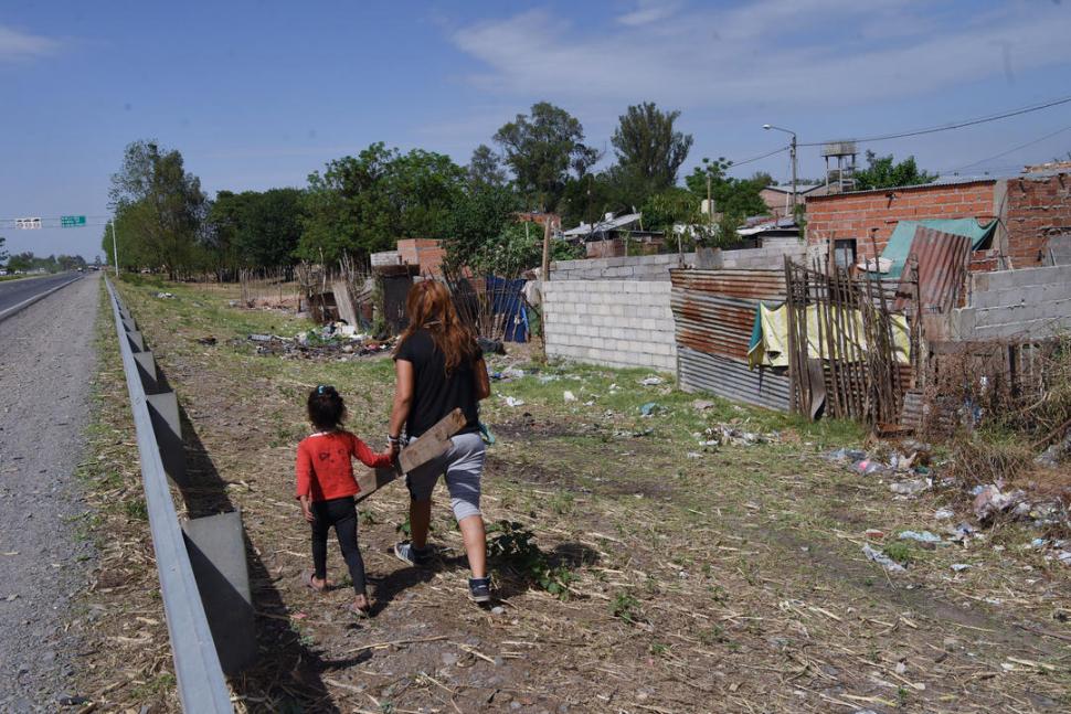 VILLAS. Tucumán presenta zonas visiblemente pobres y mal urbanizadas.