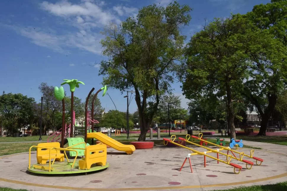 EL PROVINCIAL. Juegos en el nuevo espacio verde de la ciudad. Las plazas y parques mejoran el ambiente.
