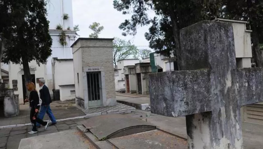 En la capital tucumana, los fallecidos por covid-19 no pueden ser llevados a mausoleos