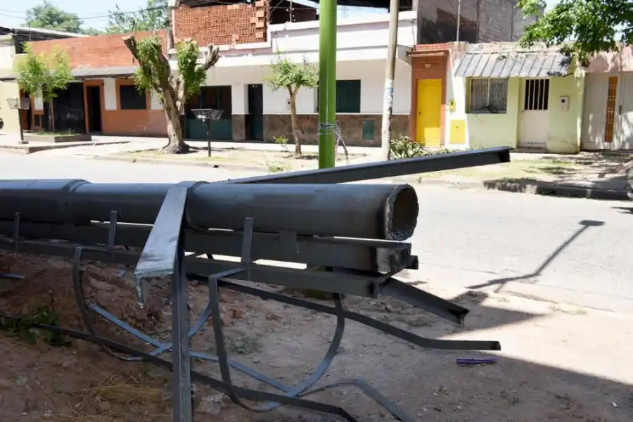 Es inexplicable lo que sentí, dijo la vecina de la Ciudadela que sufrió en su casa la caída de las torres