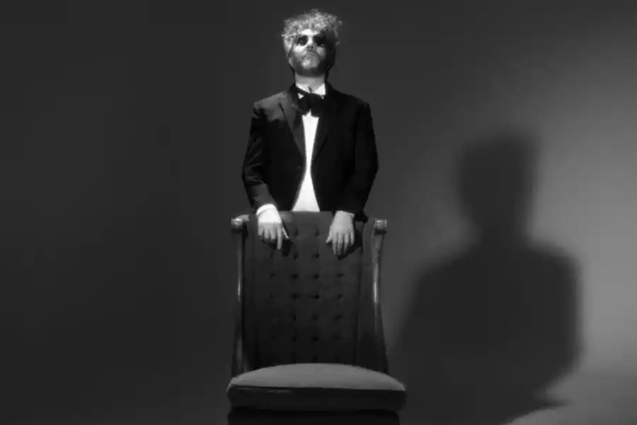 DE SMOKING. Con “La conquista del espacio” Fito Páez obtuvo tres nominaciones a los Grammy Latinos. 