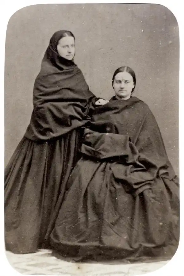  El luto total de la señoras Josefa Bascary de Aráoz y Cármen Bascary a fines de siglo XIX.