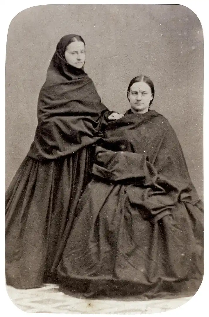  El luto total de la señoras Josefa Bascary de Aráoz y Cármen Bascary a fines de siglo XIX.