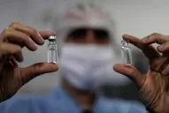 La duda de muchos: ¿qué diferencias existen entre la vacuna de Oxford y la rusa Sputnik V?