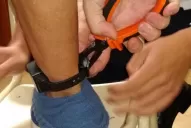 Con una tobillera electrónica, le robó la moto a un joven en el camino a San Pablo