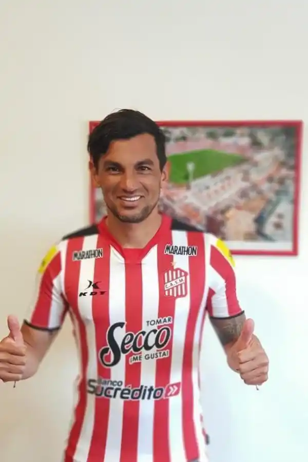 SU CARA DICE TODO. Tino está feliz de volver a jugar en el “Santo”. 