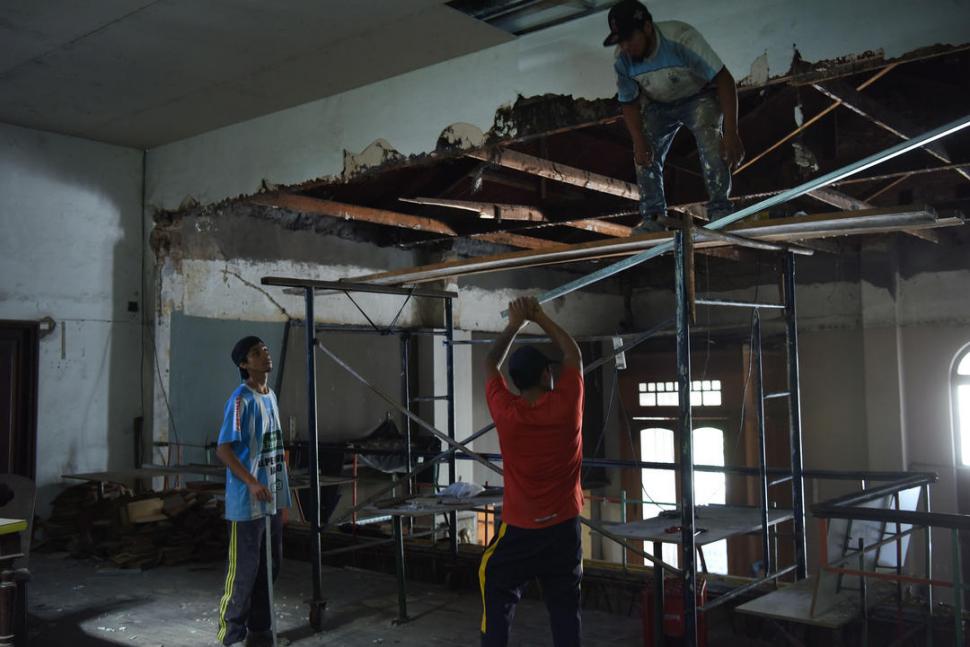 OBRAS. La parte delantera e interna del techo está en reconstrucción.