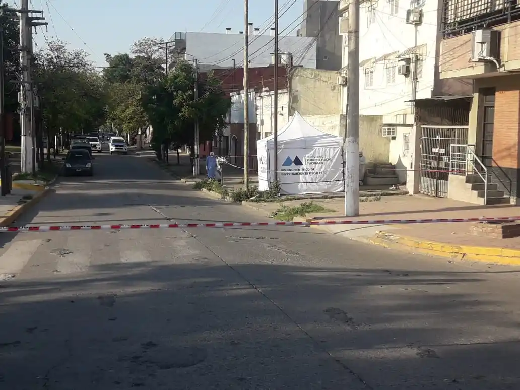 EL LUGAR DEL HECHO. La Policía trabaja en la zona.