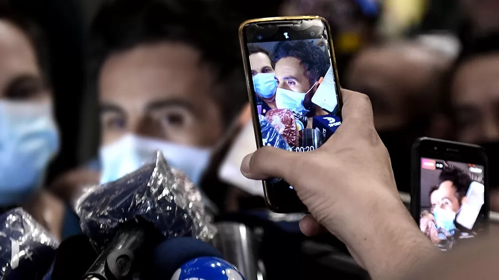 El médico de Maradona dialogó con la prensa a su arribo a la clínica