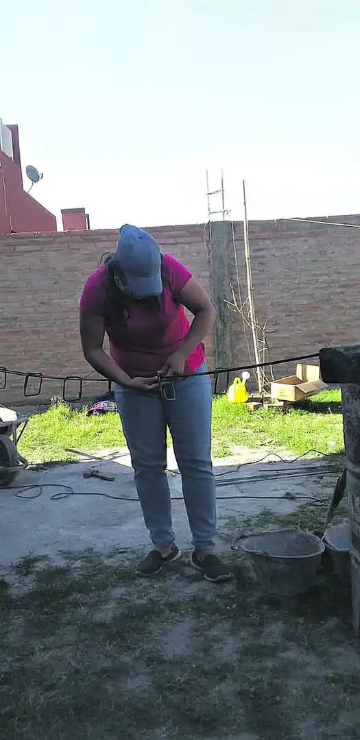 DE ALBAÑIL. Yésica Nadal trabaja en obras y tiene una hija de seis años. 