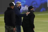 El circo que siempre rodea a Maradona