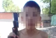 La Policía solicitó medidas a la Justicia sobre el video del niño que manipula dos armas