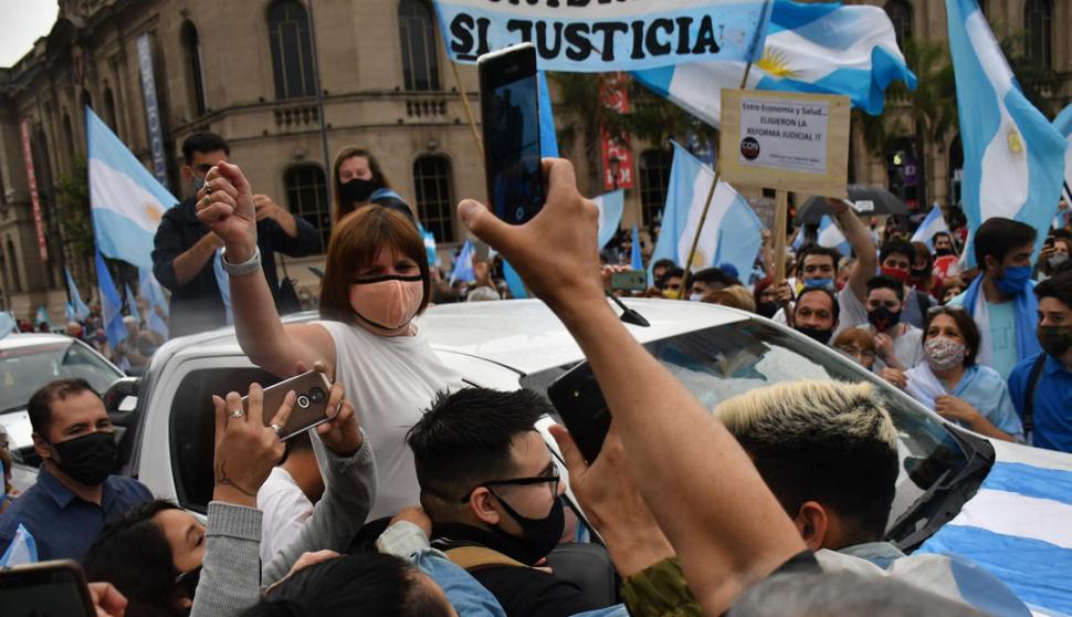 Banderazo en Tucumán en contra de la gestión de Fernández, Manzur y la Justicia