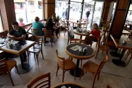 Los bares adaptan sus salones a la “nueva normalidad”