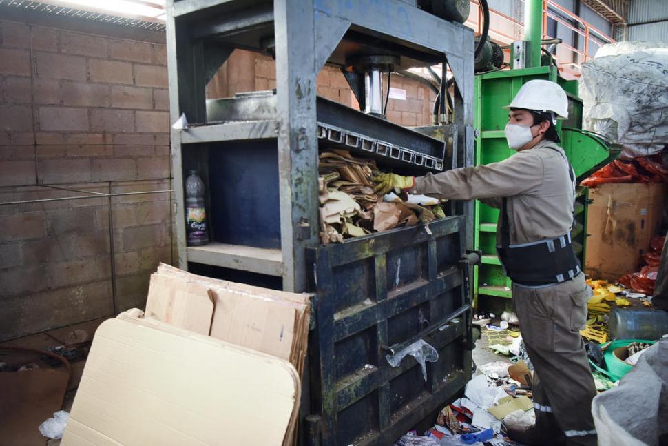 COMPACTADO. En esta máquina se procesa el papel y el cartón.