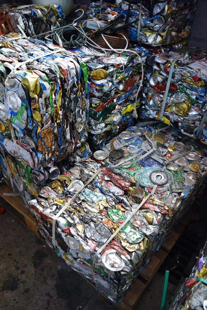 LATAS. Son, en su mayoría, de gaseosas y de cerveza, que también se compactan.