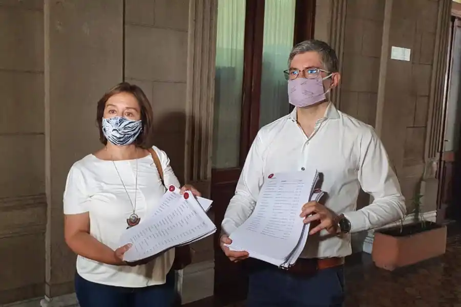 Presentaron 40.000 firmas en Casa de Gobierno para que Manzur no acepte la renuncia de Pisa