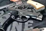 Otro niño habría grabado un video exhibiendo armas