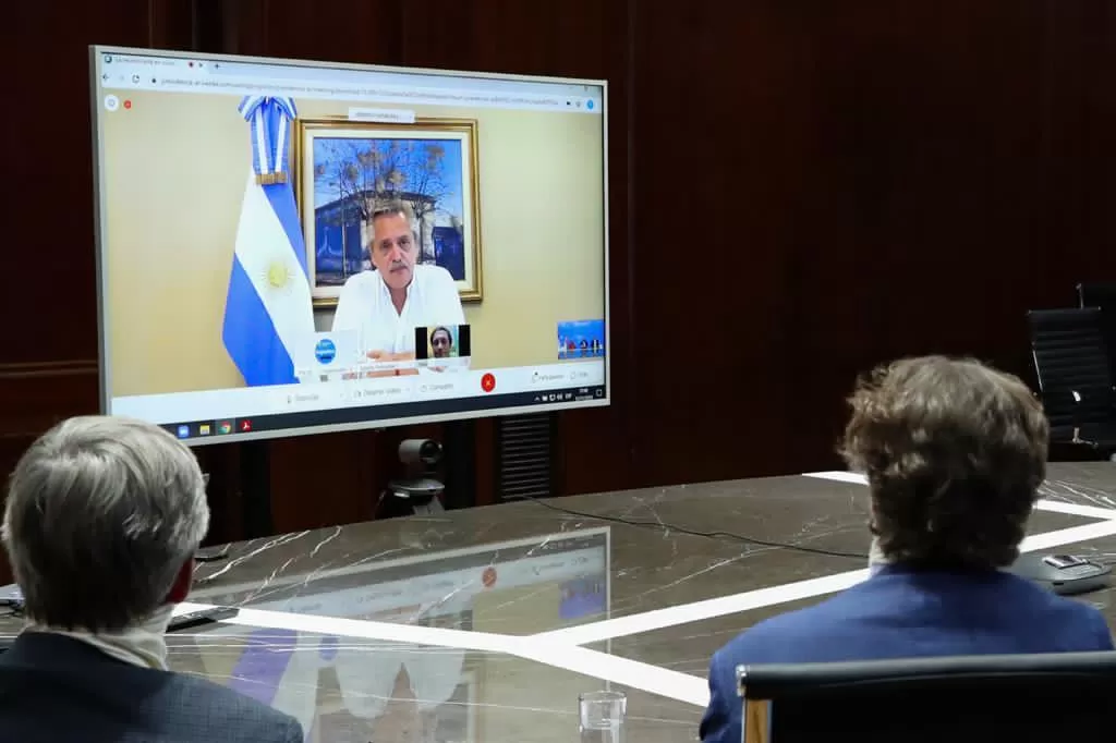 DESDE EL AISLAMIENTO. Alberto Fernández mantuvo una reunión por videoconferencia.