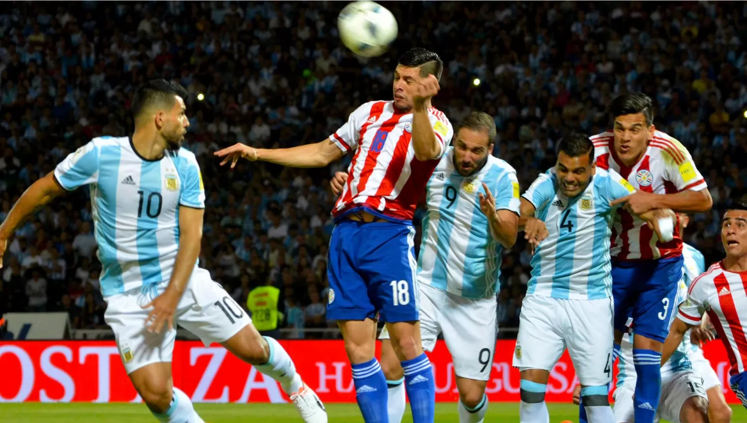 ANTECEDENTE. El último cruce entre los seleccionados de la Argentina y de Paraguay por las Eliminatorias sudamericanas, previo al Mundial de Rusia 2018, favoreció a los Guaraníes, por 1 a 0.