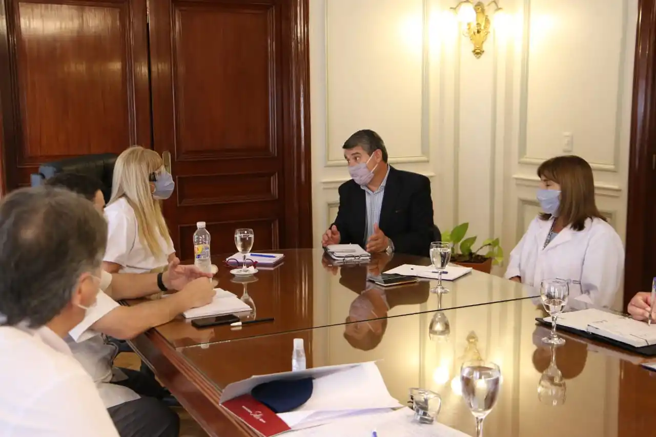 EN REUNIÓN. Chahla, junto a Maley y otros funcionarios. Foto: Prensa Siprosa