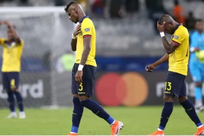 Selección de Ecuador pierde a tres futbolistas por contagio de covid-19