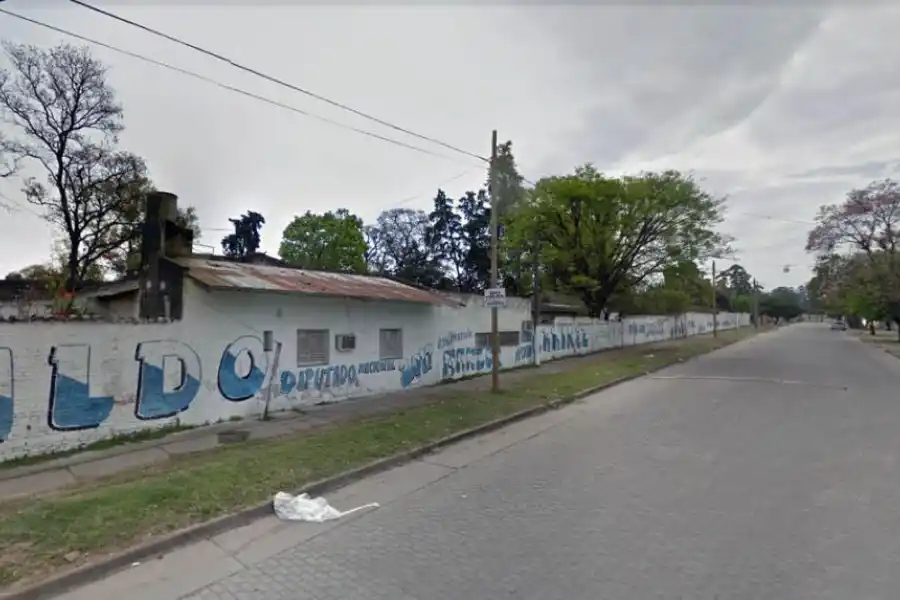 UNA VISTA. Las paredes de los muros están decoradas con leyendas políticas a favor de oficialistas. 