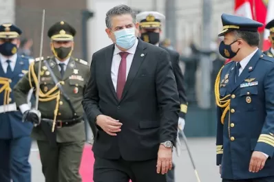 Denuncian al ex presidente de Perú por las muertes durante una represión en Lima