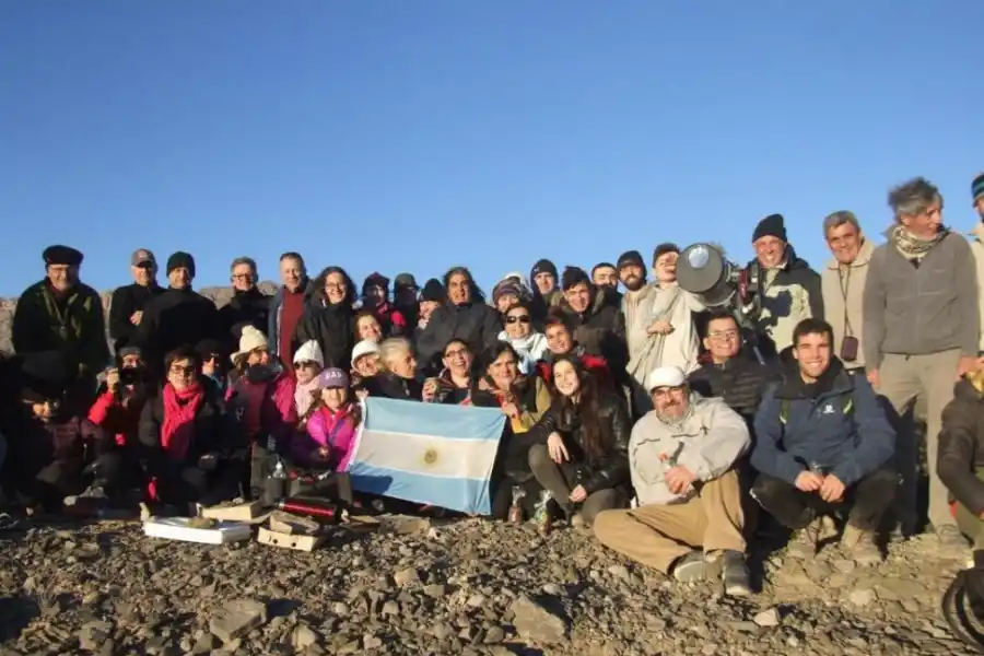 GRUPO ABIERTO. El viaje al sur para ver el eclipse está siendo organizado por el Observatorio Astronómico de Ampimpa y aún hay lugares disponibles. 