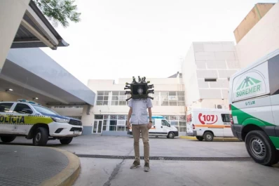 Historias de artistas: Gabriel Lemme cuestiona el poder de los medios