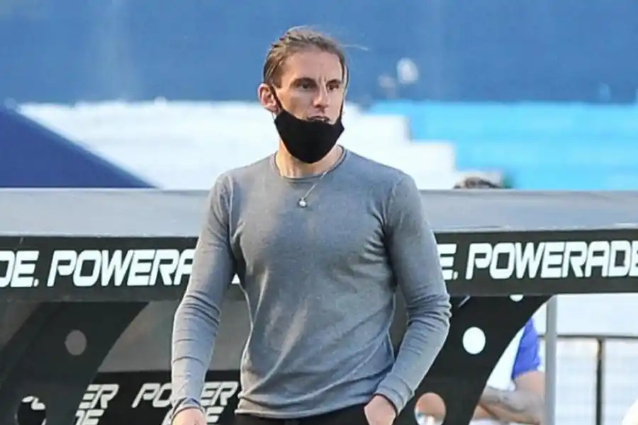 RESIGNADO. Tras la derrota ante Arsenal, Beccacece pidió perdón y dejará de prestarle “atención” al torneo local.  