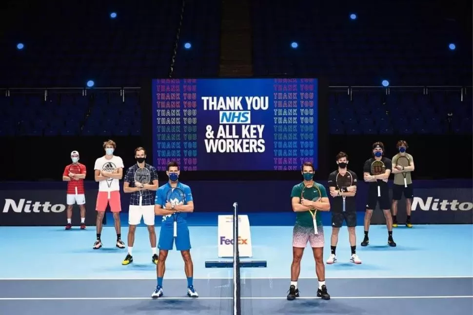 LOS OCHO. Djokovic, Medveded, Zverev y Schwartzman; a la izquierda. Nadal, Thiem, Tsitsipas y Rublev; a la derecha.