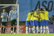 Brasil ganó en Uruguay y es líder con puntaje ideal