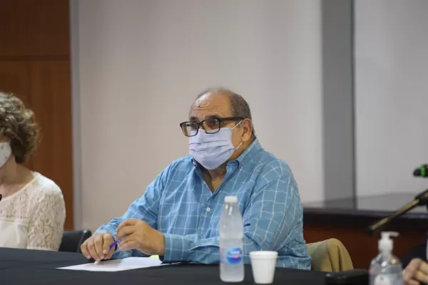 El ministro de Economía llevó el Presupuesto de la Provincia para 2021 a la Legislatura