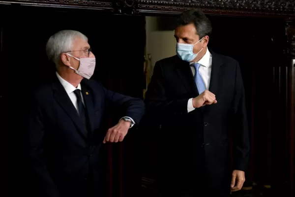 El Estado y el sector privado tienen que darse la mano para salir de la crisis