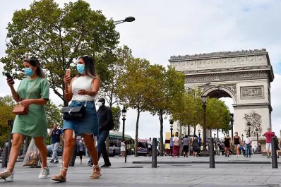 A dos semanas del final del aislamiento, Francia analiza estirar las restricciones